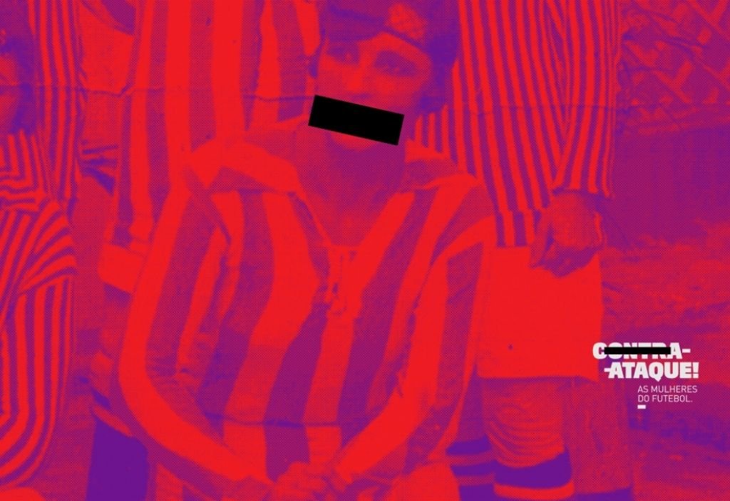 Arte em rosa, com mulher ao fundo e uma tarja preta em sua boca