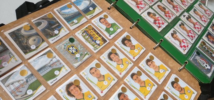 Imagem de um álbum de figurinhas