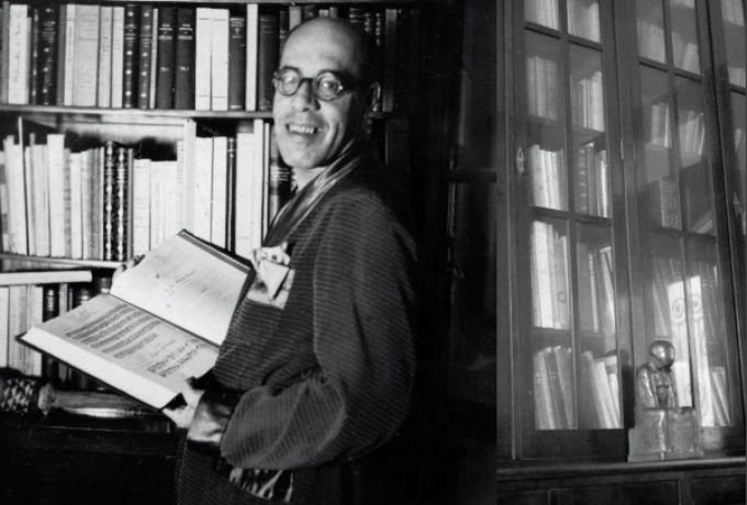 Mário de Andrade em sua casa na Barra Funda no ano de 1935 . Acervo IEB-USP | Foto: Victor Knoll.