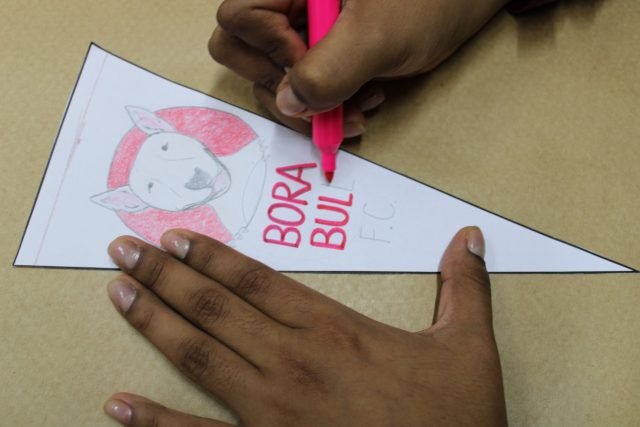 Como fazer uma flâmula em casa