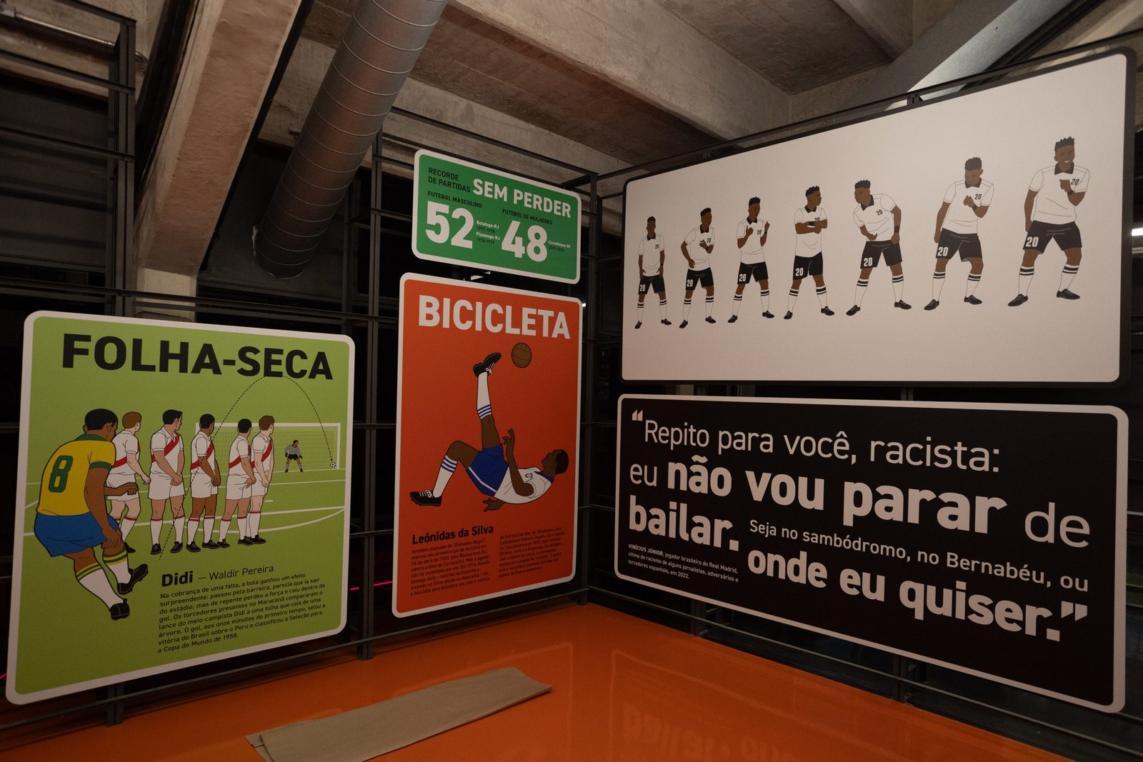 Museu do Futebol Imagem da sala Almanaque da Bola destacando frase de Vini Jr. sobre racismo: Repito para você, racista - eu não vou parar de bailar"