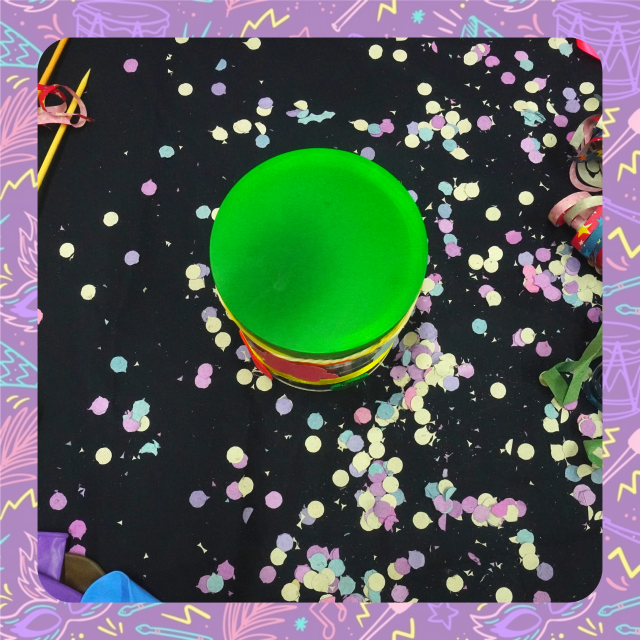 Imagem do tambor visto de cima, com o tampo verde