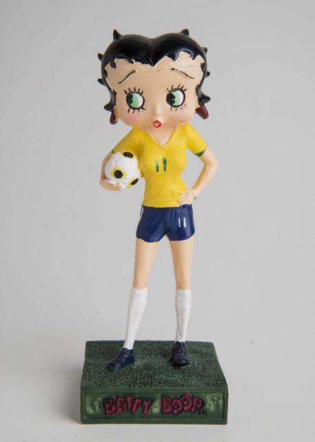 Betty Boop com a camisa da Seleção Brasileira