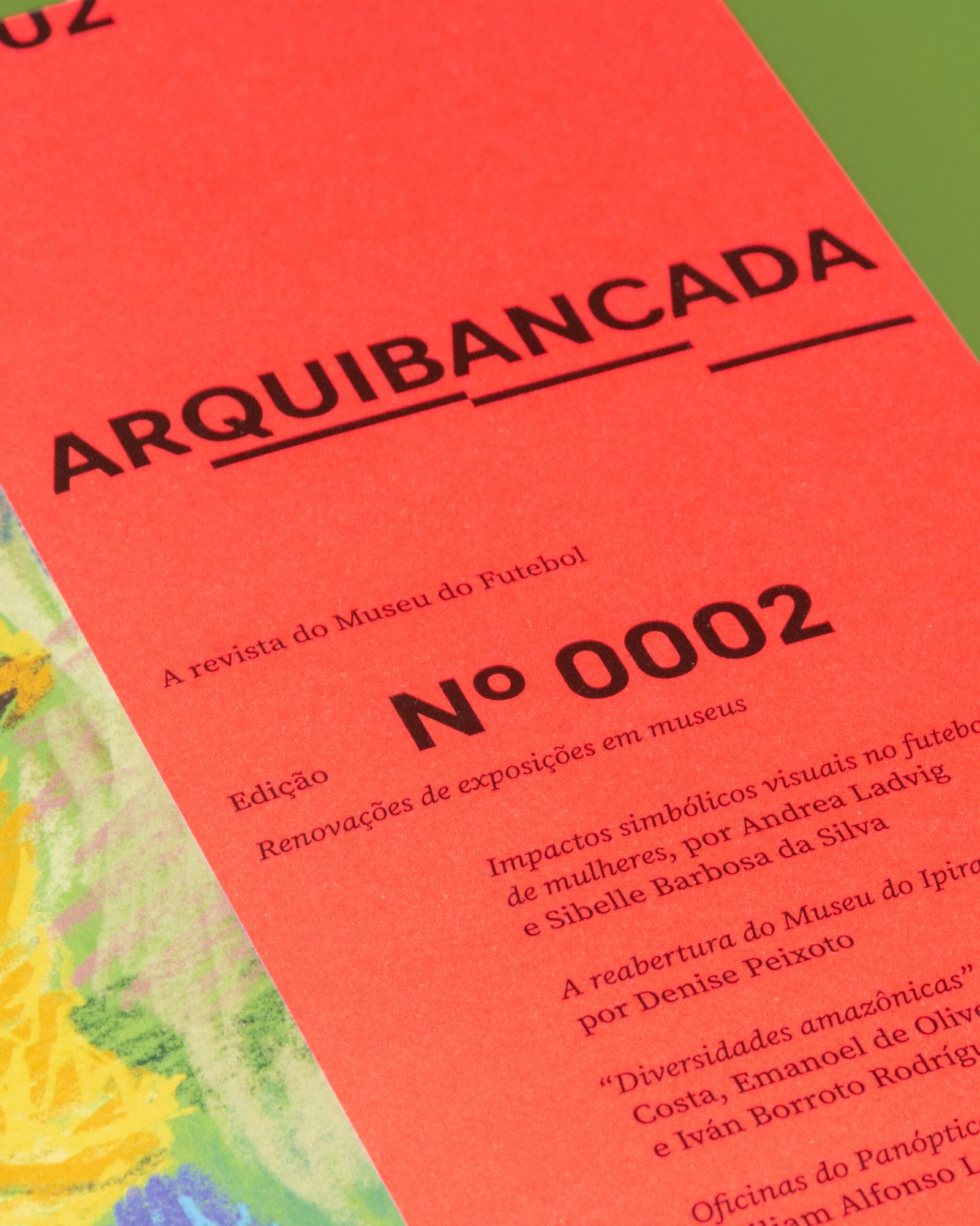 Detalh da Capa da revista onde se lê Arquibancada Nº 0002 sobre fundo laranja.