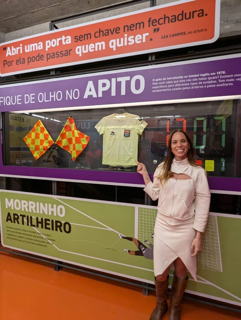 Camisa da árbitra Renata Ruel