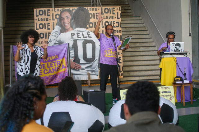 Foto de uma apresentação cultural.